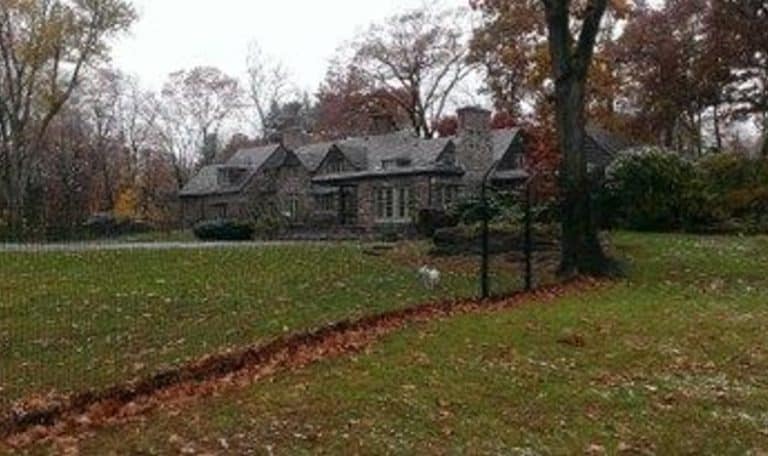 The Low-Maintenance Dream Fences That Care for Themselves